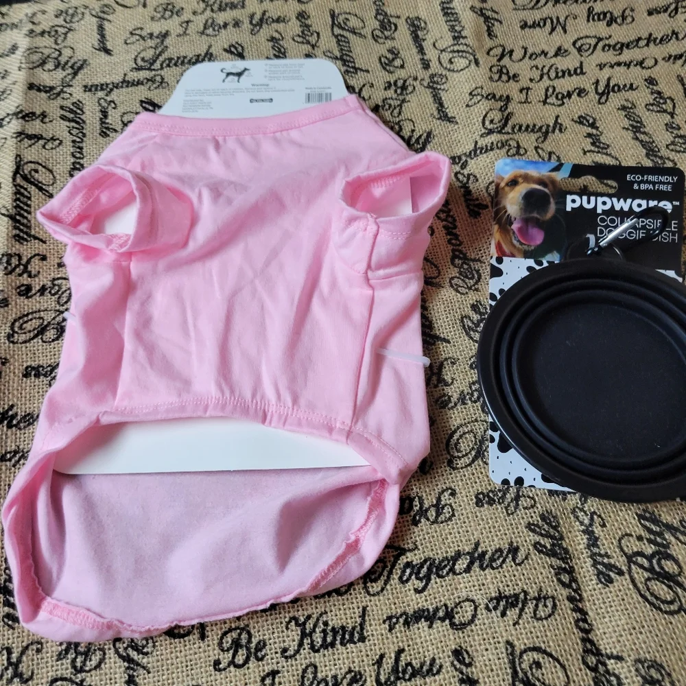 Pupware portable, collapsable dog dish, medium dog shirt-pink/black
